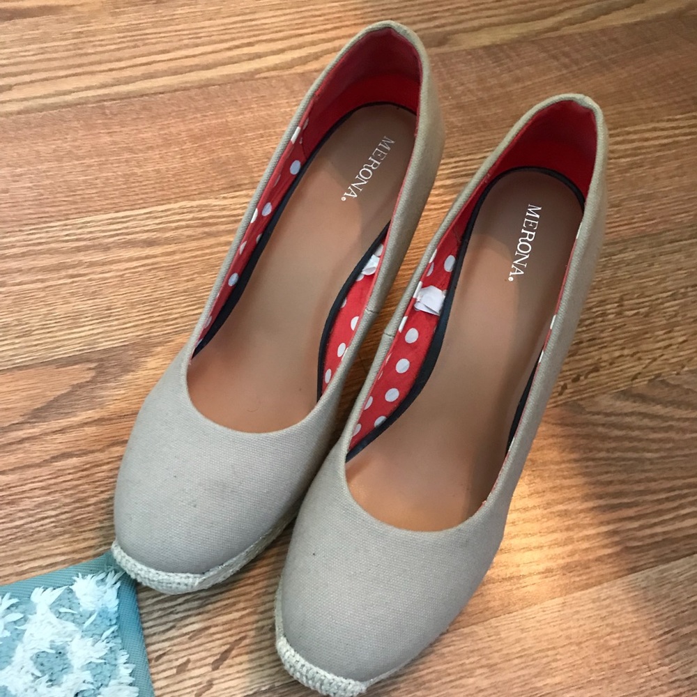 Size 11 tan wedge